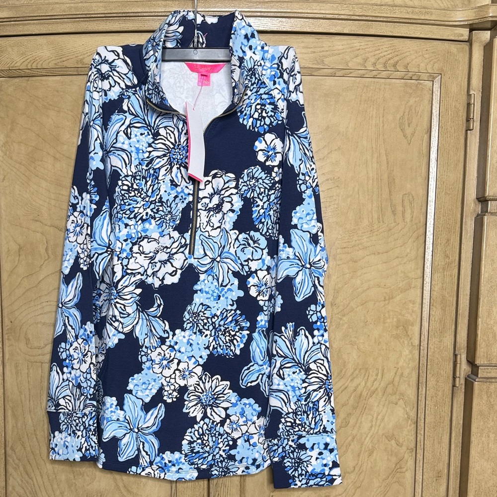 Lilly Pulitzer 🔥 UPF 50+ Skipper popover in low tide navy bouquet - Picture 2 of 6